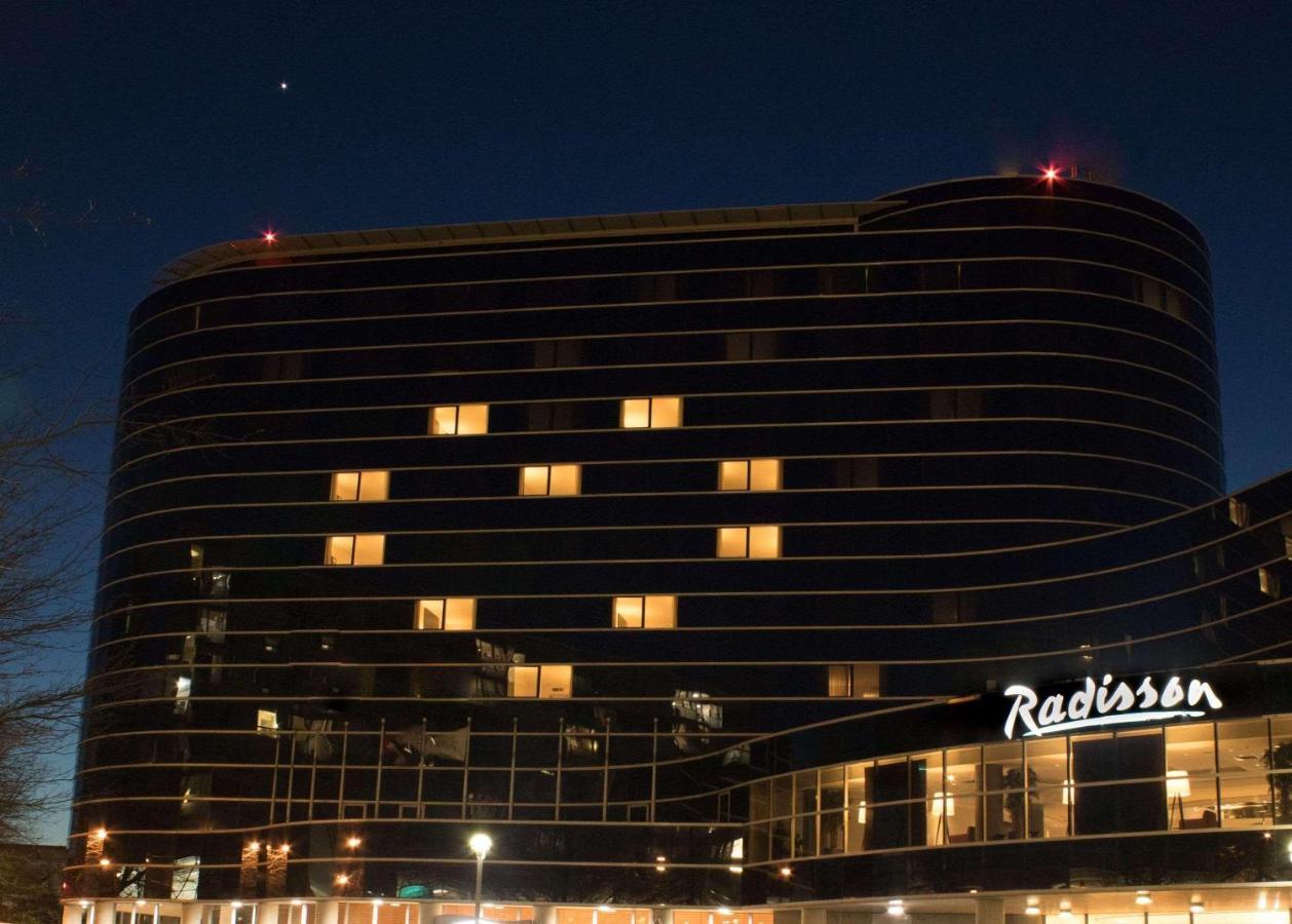 Radisson Hotel Vancouver Airport Richmond Exterior photo