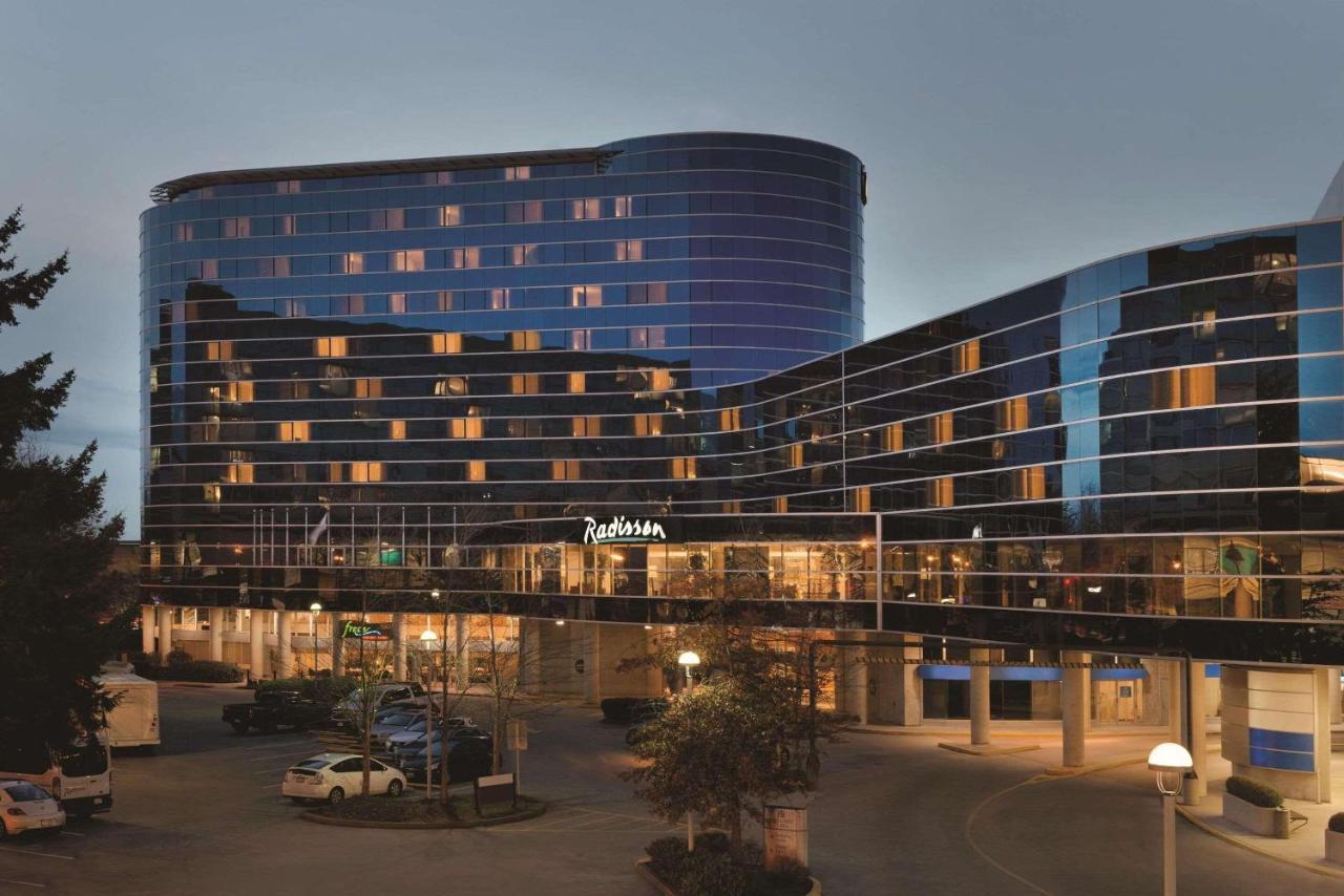 Radisson Hotel Vancouver Airport Richmond Exterior photo