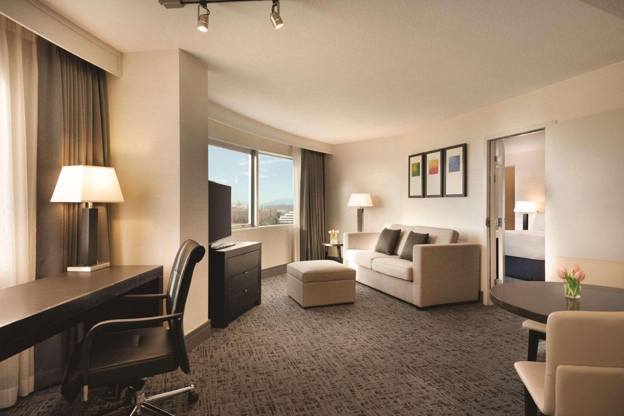 Radisson Hotel Vancouver Airport Richmond Exterior photo